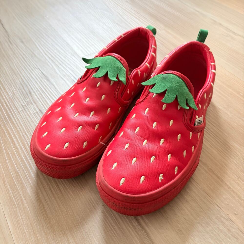 VANS Off the Wall Kids Girls Classic Slip-On Strawberry Shoes Size 3